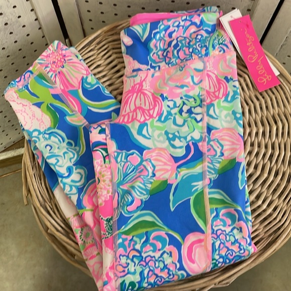 NWT Lilly Pulitzer Luxletics - Picture 3 of 7
